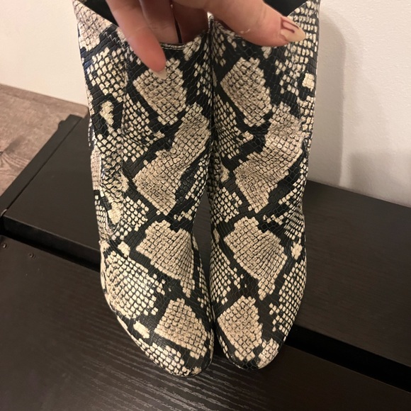 ALDO Size 7 Worn Once Women's Booties - Snakeskin - Picture 2 of 8